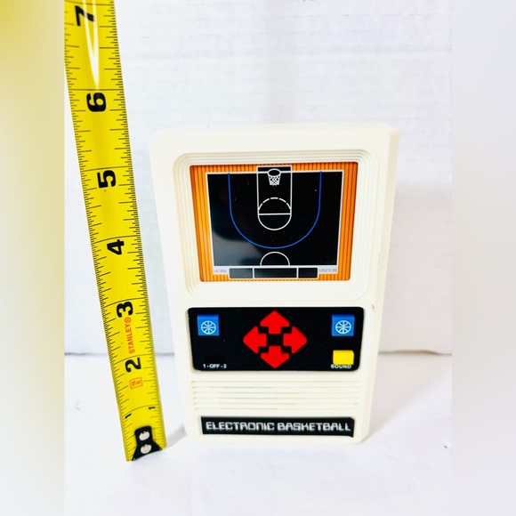 Mattel Handheld Electronic Basketball Game Tested and Working. - Picture 7 of 7